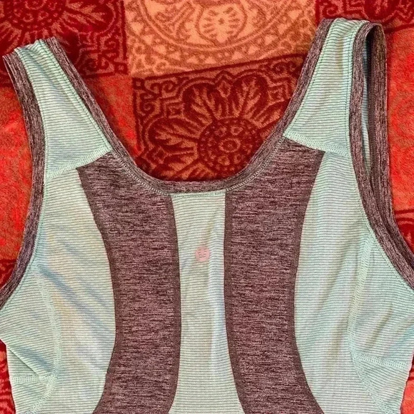 Lululemon run: recharge tank - Picture 6 of 7